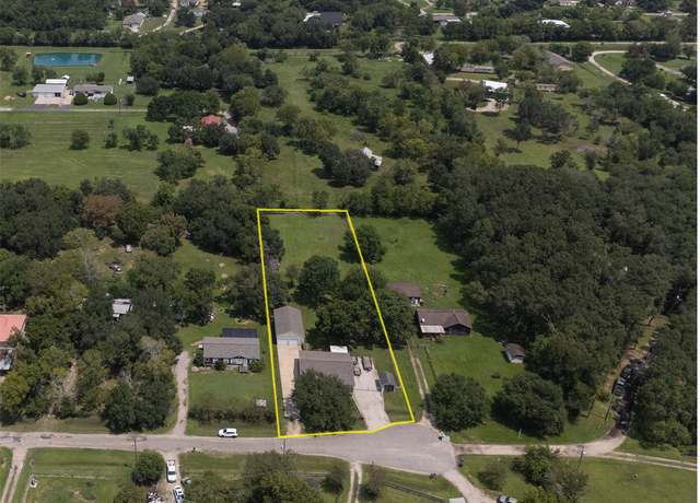 Property at 10443 County Road 909, Alvin, TX 77511, 3 beds, 2 baths