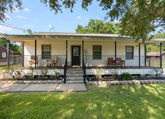 Property at 10443 County Road 909, Alvin, TX 77511, 3 beds, 2 baths