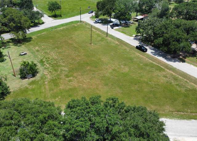 Property at 1407 N Wharton St, El Campo, TX 77437