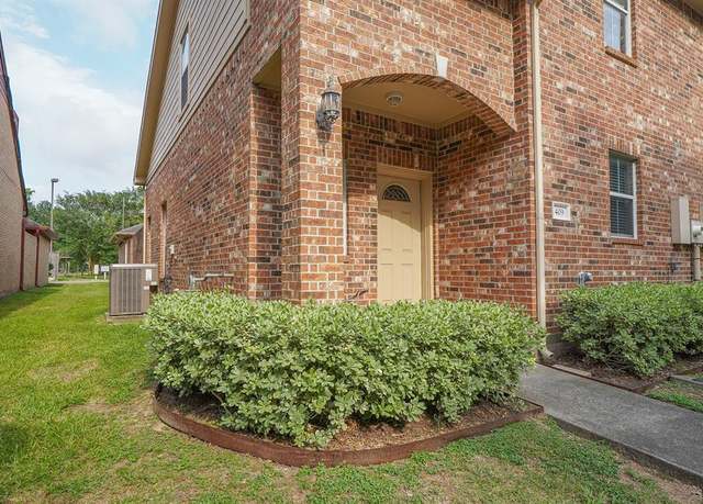 Property at 409 S Magnolia St, Alvin, TX 77511, 3 beds, 2.5 baths