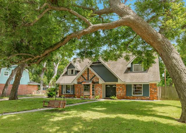 Property at 55 Willow Ct, Lake Jackson, TX 77566, 4 beds, 2 baths
