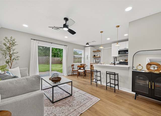 Property at 13519 Greenway Dr, Sugar Land, TX 77498, 3 beds, 2 baths