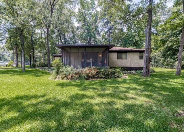 Property at 119 Delaware Dr, Conroe, TX 77316, 2 beds, 1.5 baths