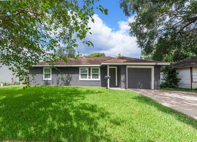 Property at 802 Mobile Dr, Pasadena, TX 77506, 3 beds, 2 baths