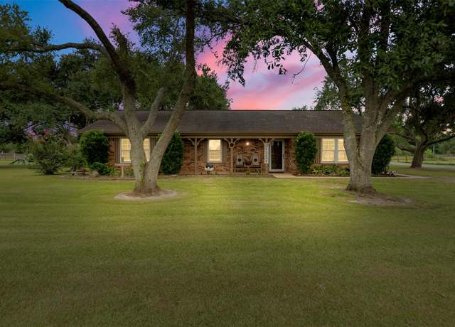 Property at 3911 N Elm Rd, Santa Fe, TX 77517, 4 beds, 3 baths