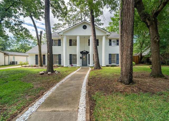 Property at 215 Whispering Oaks Dr, Taylor Lake Village, TX 77586, 4 beds, 3 baths