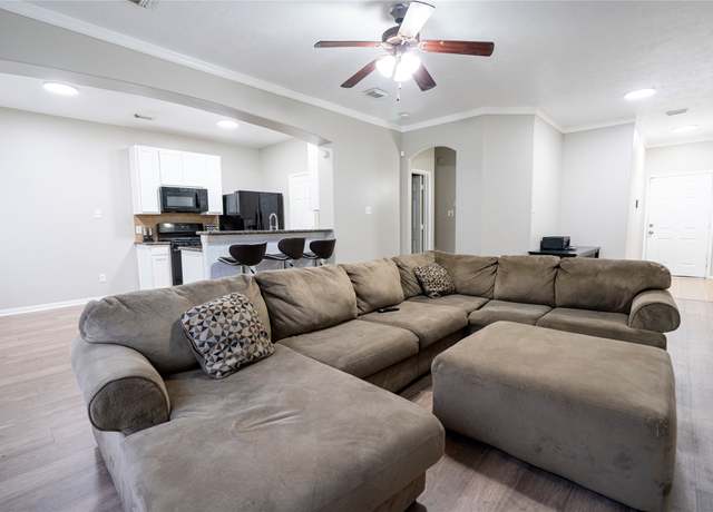 Property at 4908 Landward Ln, Houston, TX 77066, 3 beds, 2.5 baths