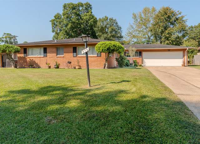 Property at 975 Larkspur Ln, Beaumont, TX 77706, 3 beds, 2 baths