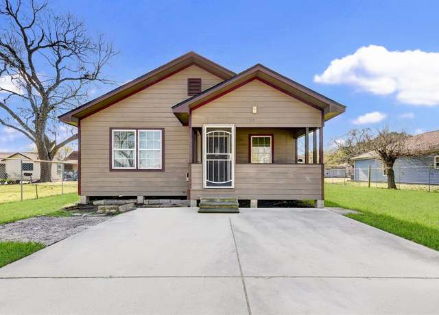 Property at 809 4th Ave N, Texas City, TX 77590, 4 beds, 2 baths