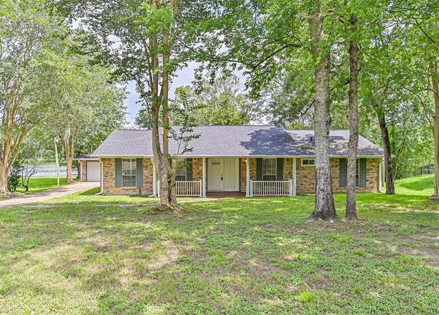 Property at 607 Brook Hollow Dr, Conroe, TX 77385, 4 beds, 2 baths