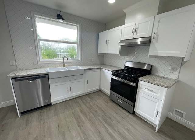 Property at 2831 Jones St, Houston, TX 77026, 3 beds, 1 bath