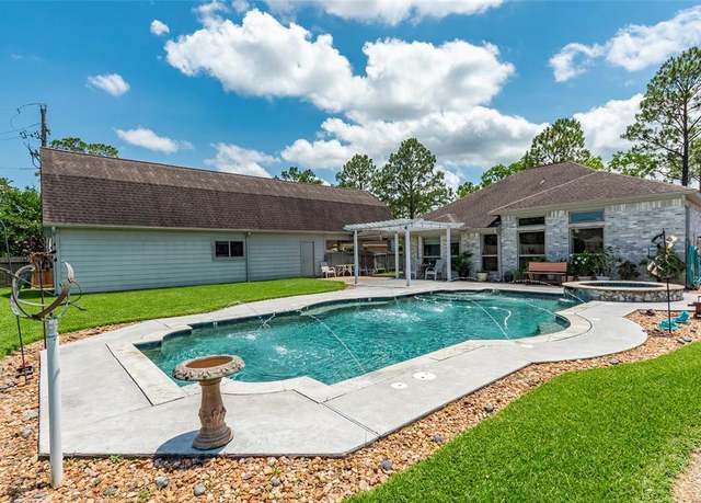 Property at 811 Hackberry Ln, Friendswood, TX 77546, 3 beds, 2 baths