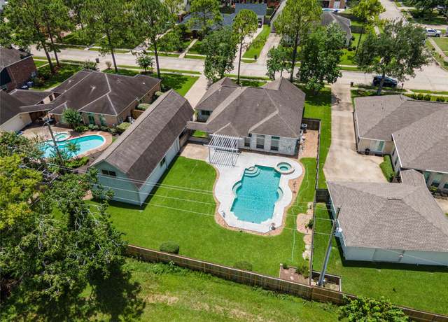 Property at 811 Hackberry Ln, Friendswood, TX 77546, 3 beds, 2 baths