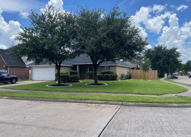 Property at 12610 Bethany Bay Dr, Pearland, TX 77584, 3 beds, 2 baths