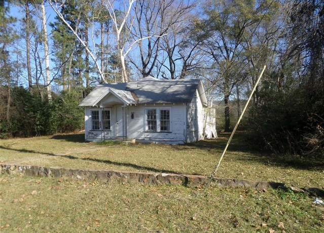 Property at 301 S Roberts St, Gilmer, TX 75644, 3 beds, 1.5 baths