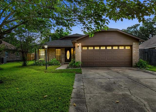 Property at 413 W Bristol Ct, League City, TX 77573, 3 beds, 2 baths