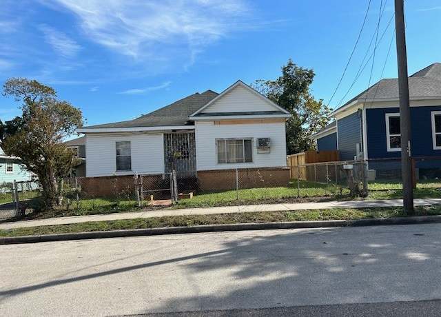 Property at 32 N Ennis St, Houston, TX 77003