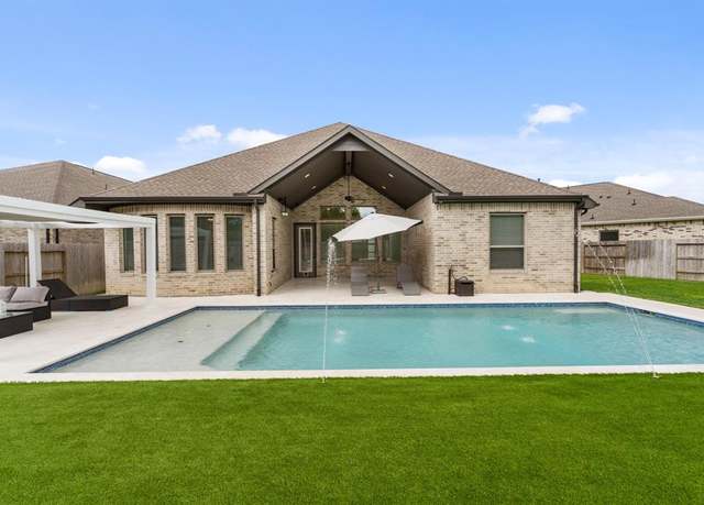 Property at 12435 Washington Way, Tomball, TX 77375, 5 beds, 3 baths