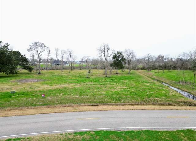 Property at 626 Redbird Ct, Angleton, TX 77515