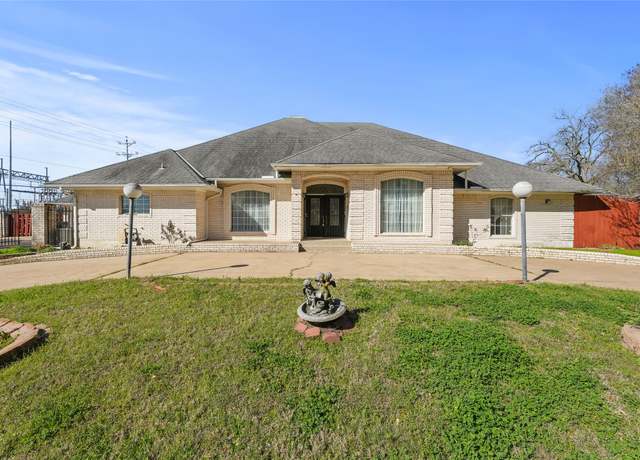 Property at 1908 Church St, Brenham, TX 77833, 4 beds, 4 baths