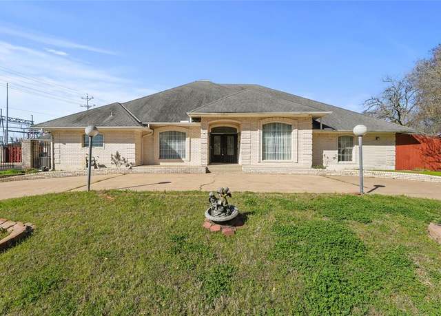 Property at 1908 Church St, Brenham, TX 77833, 4 beds, 4 baths