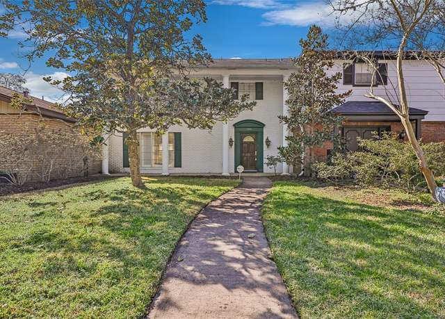 Property at 1709 Yupon St, Liberty, TX 77575, 2 beds, 2.5 baths