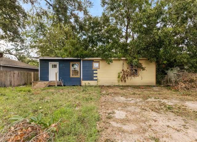 Property at 206 Owens St, Houston, TX 77029