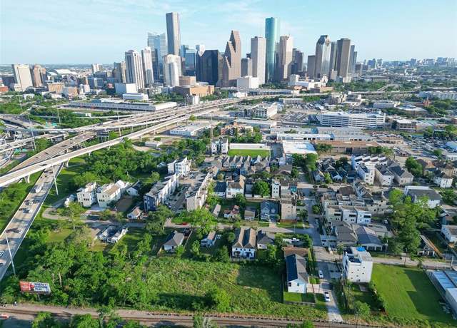 Property at 1102 Bingham St, Houston, TX 77007