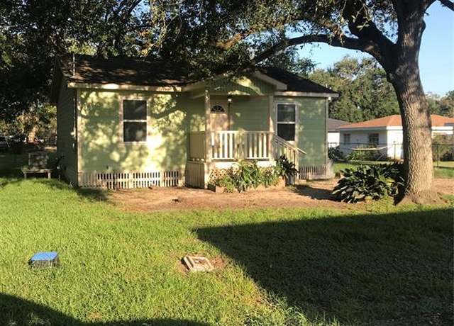 Property at 7008 Church Ln, Hitchcock, TX 77563, 2 beds, 1 bath