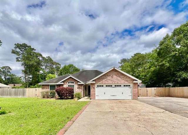 Property at 225 Lexington Dr, Vidor, TX 77662, 3 beds, 2 baths