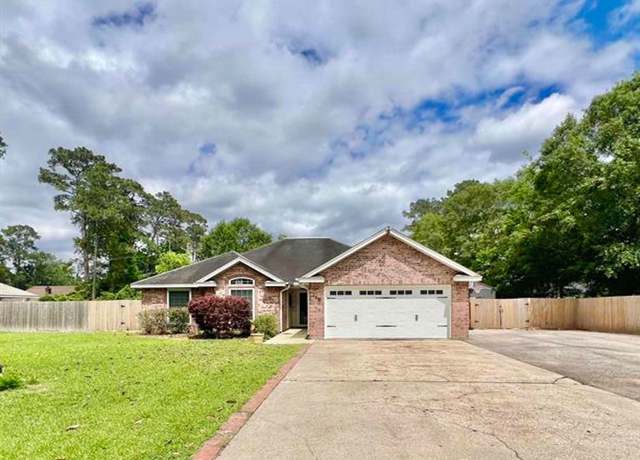 Property at 225 Lexington Dr, Vidor, TX 77662, 3 beds, 2 baths