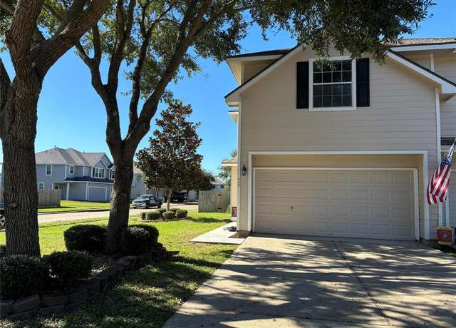 Property at 443 Folk Crest Ln, Dickinson, TX 77539, 3 beds, 2.5 baths