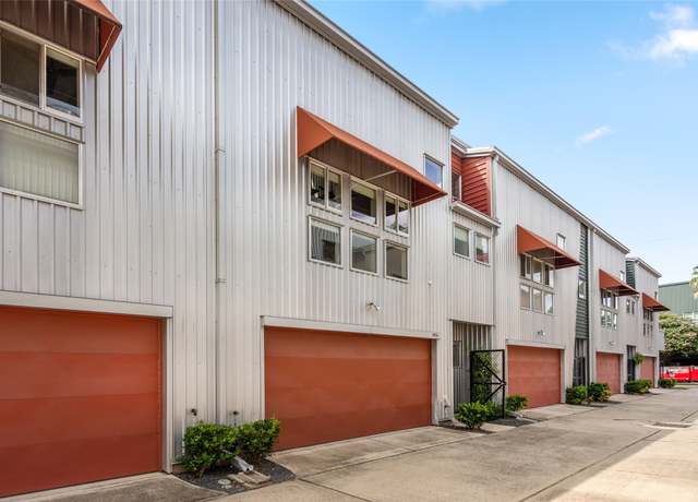 Property at 2976 Commerce St, Houston, TX 77003, 2 beds, 2 baths