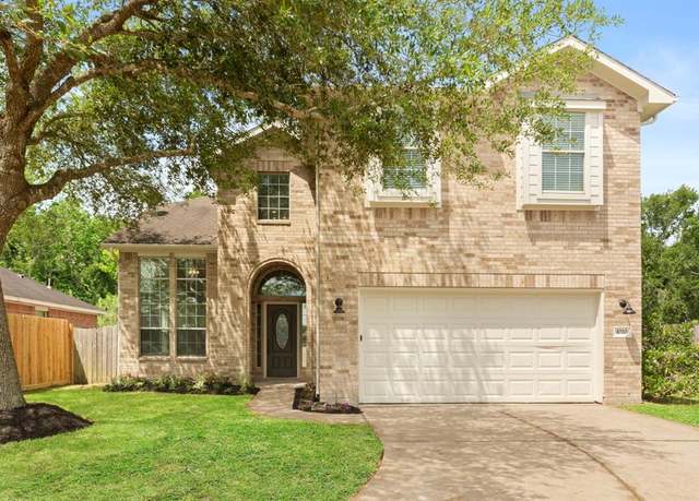 Property at 1020 Jefferson St, Alvin, TX 77511, 4 beds, 2.5 baths