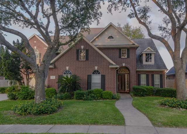 Property at 3011 Taylorcrest Dr, Pearland, TX 77584, 4 beds, 3.5 baths