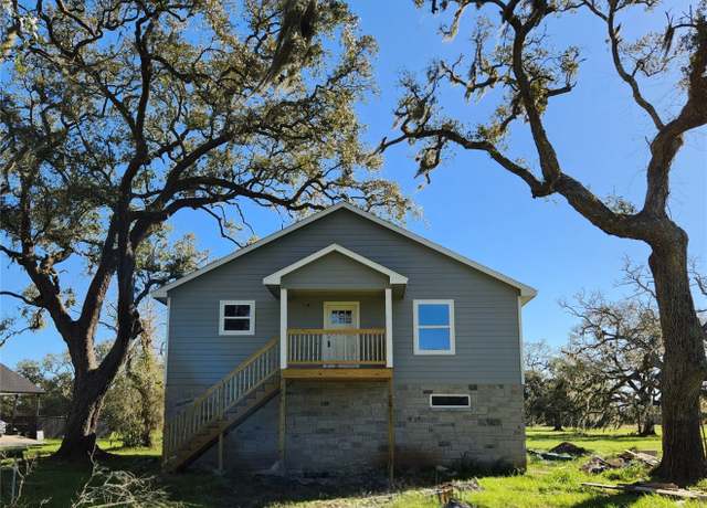 Property at 375 Horse Shoe Trl, Angleton, TX 77515, 3 beds, 2.5 baths