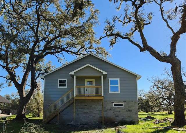 Property at 375 Horse Shoe Trl, Angleton, TX 77515, 3 beds, 2.5 baths