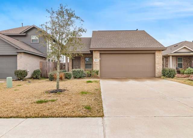 Property at 104 Austin, Angleton, TX 77515, 4 beds, 2 baths