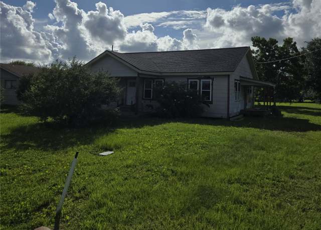 Property at 2207 Madison Ave, Port Bolivar, TX 77650, 3 beds, 1 bath