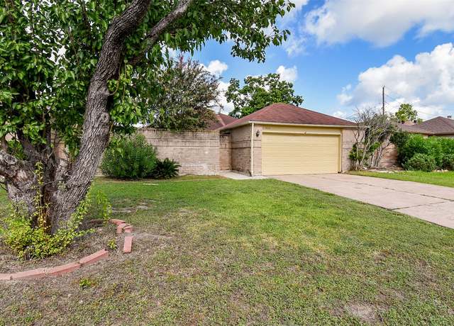 Property at 3926 Summit Valley Dr, Houston, TX 77082, 3 beds, 2 baths