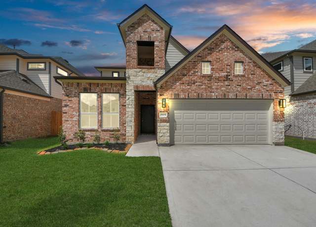 Property at 12023 Maple Oak Dr, Houston, TX 77066, 5 beds, 4 baths