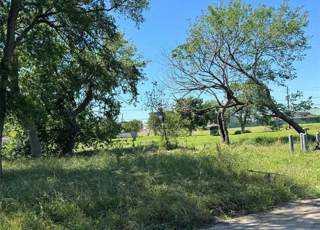 Property at 704 W Pitts Ave, Pasadena, TX 77506