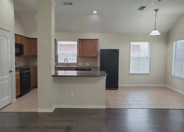 Property at 608 Manor Ridge Ln, League City, TX 77573, 3 beds, 2 baths
