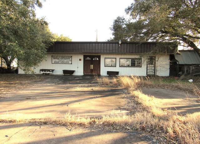 Property at 1103 Us Highway 59 N, Edna, TX 77957, 2 beds, 1.5 baths