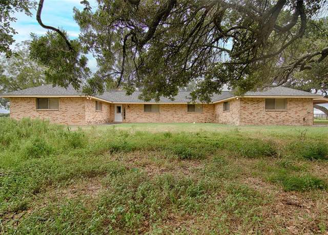 Property at 341 County Road 233, Schulenburg, TX 78956, 3 beds, 2 baths