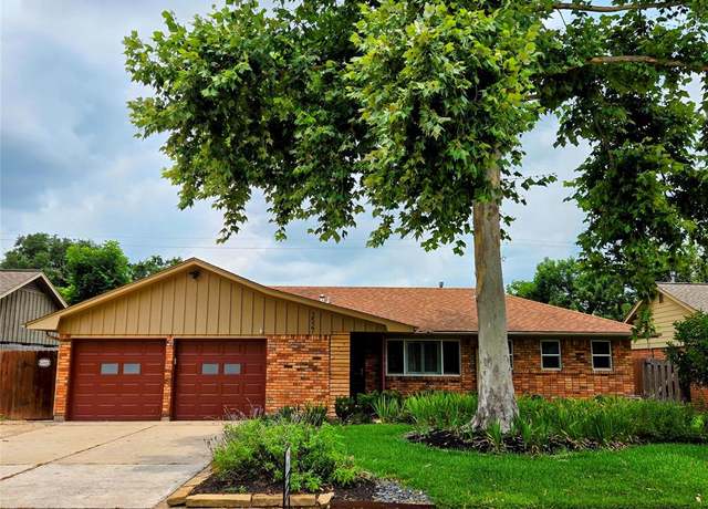 Property at 2527 Willowby Dr, Houston, TX 77008, 4 beds, 2.5 baths