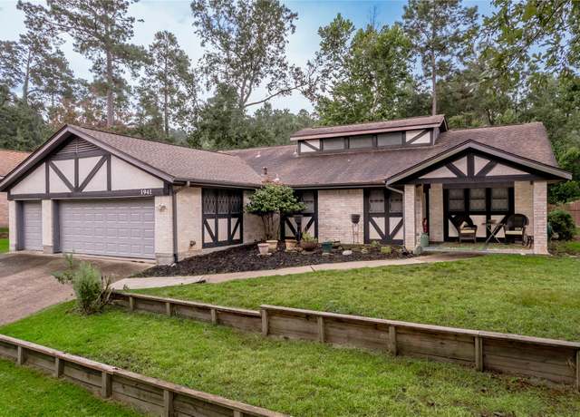 Property at 1941 Foxbriar, Huntsville, TX 77340, 3 beds, 2 baths