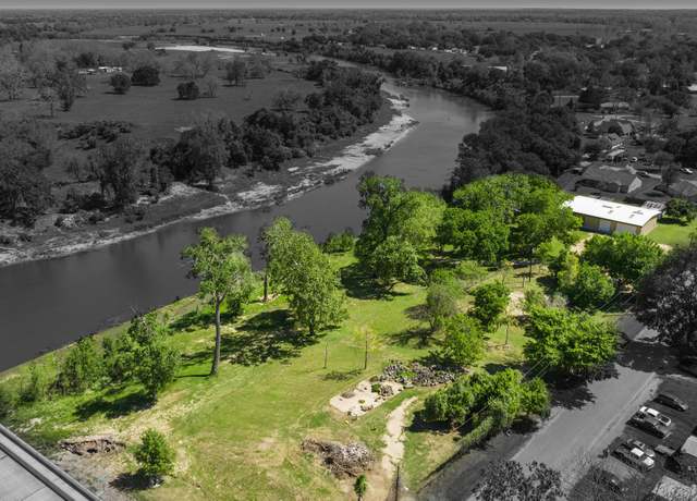 Property at 804 Robson St, Columbus, TX 78934, 1 bath