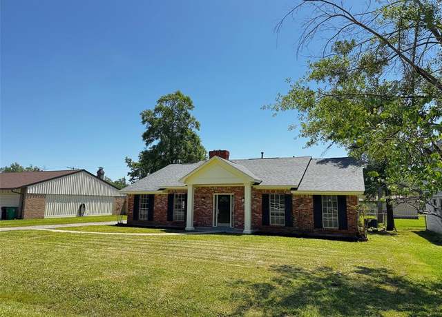 Property at 122 Red Bud Ln, Baytown, TX 77520, 3 beds, 2 baths