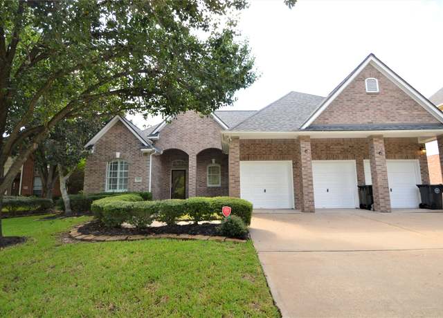 Property at 2007 Westside Ct, Sugar Land, TX 77478, 3 beds, 3 baths
